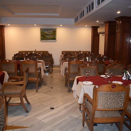 Hotel Vaibhav Varanasi Exterior foto