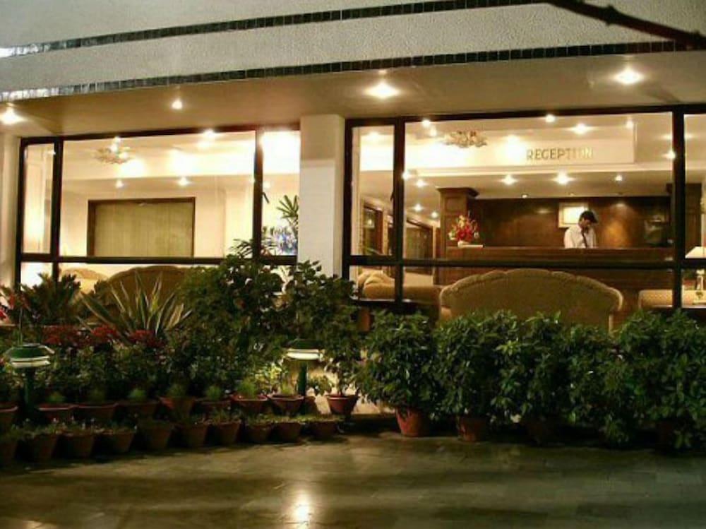 Hotel Vaibhav Varanasi Exterior foto