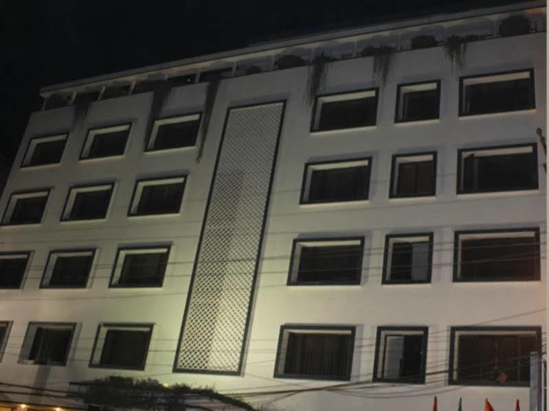 Hotel Vaibhav Varanasi Exterior foto