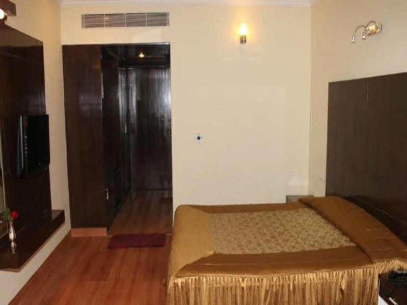 Hotel Vaibhav Varanasi Exterior foto