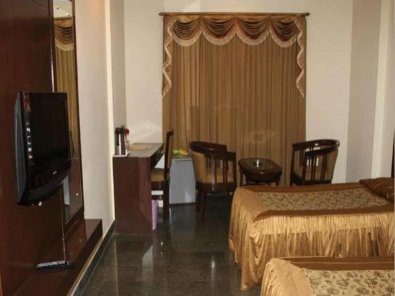 Hotel Vaibhav Varanasi Exterior foto