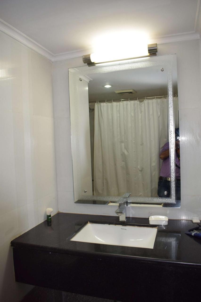 Hotel Vaibhav Varanasi Exterior foto